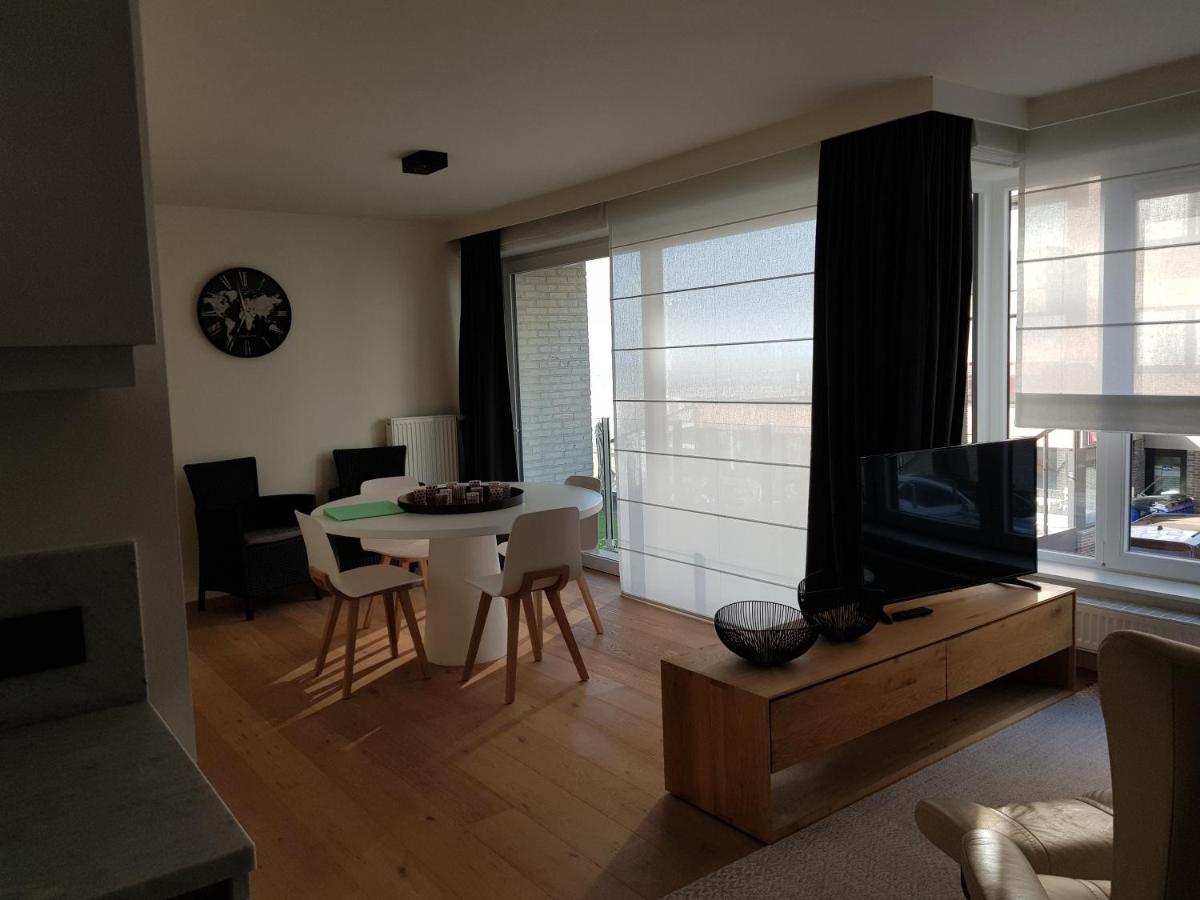 Koksijde Zeedijk La Digue 102 Appartement Met Garage - Lateraal Zeezicht Kültér fotó
