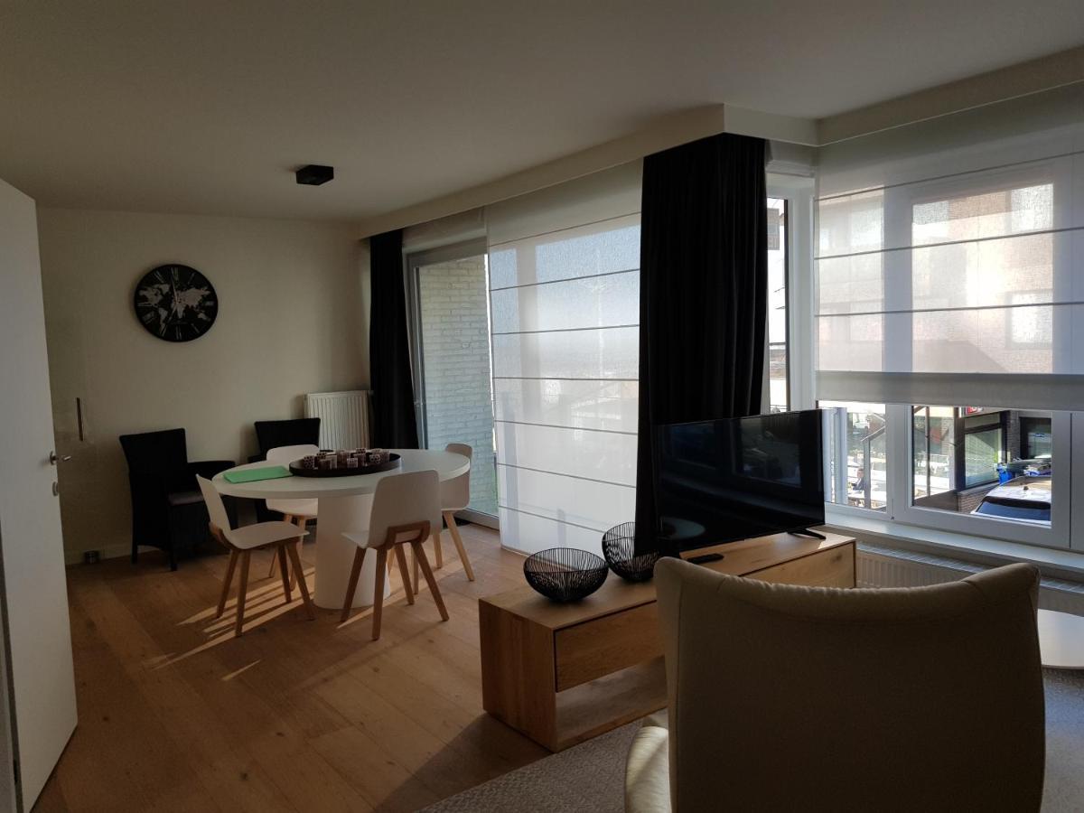 Koksijde Zeedijk La Digue 102 Appartement Met Garage - Lateraal Zeezicht Kültér fotó