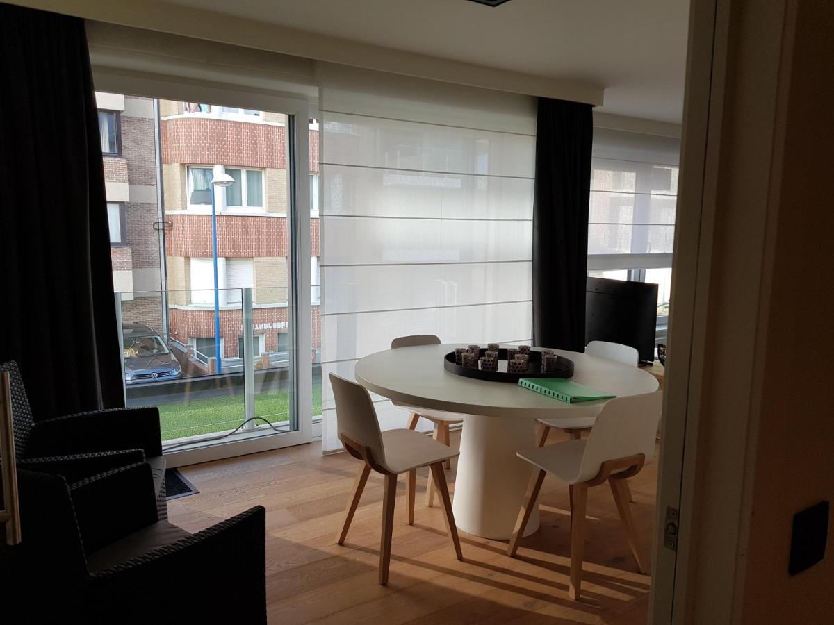 Koksijde Zeedijk La Digue 102 Appartement Met Garage - Lateraal Zeezicht Kültér fotó
