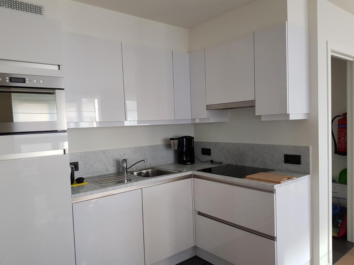 Koksijde Zeedijk La Digue 102 Appartement Met Garage - Lateraal Zeezicht Kültér fotó